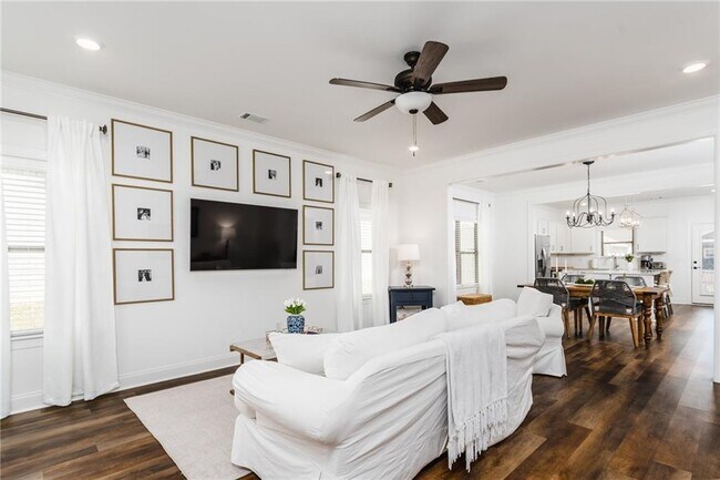 Building Photo - 2332 Rutland Rd