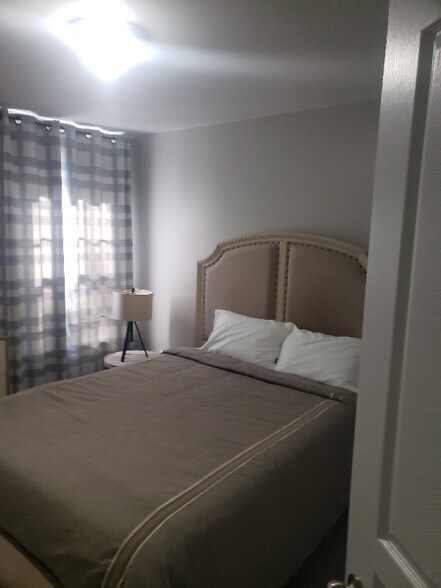 Building Photo - 7592 Holly Ridge Dr