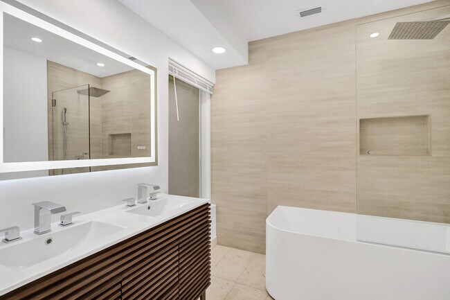 Building Photo - 20 NW 101st St