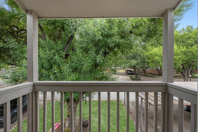 Building Photo - 11710 Southlake Dr
