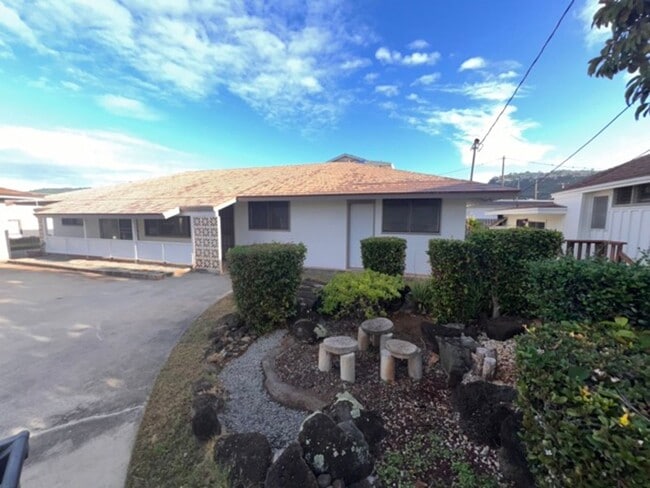Building Photo - 4/2/3 + Office Space - Single Family Home ...