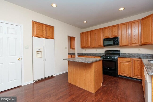 Building Photo - 411 Old Lincoln Hwy