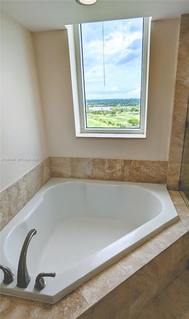 Building Photo - 1745 E Hallandale Beach Blvd