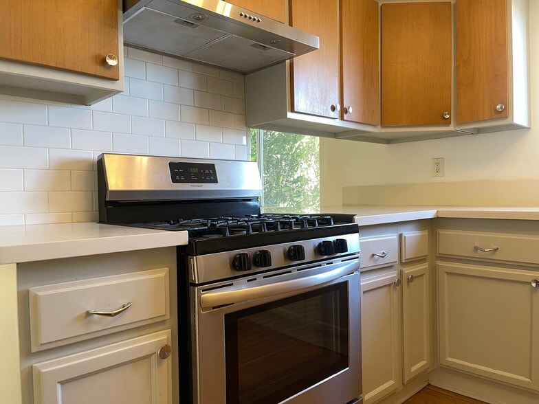 Building Photo - 479 Nassau Ave