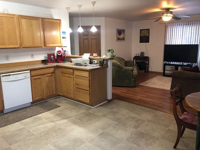 Building Photo - 711 B St