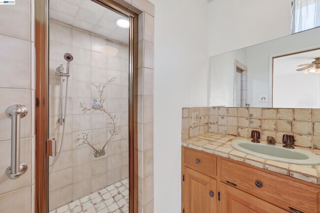 Building Photo - 1450 Kolln St