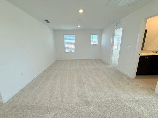 Building Photo - 10370 Bayson Wy