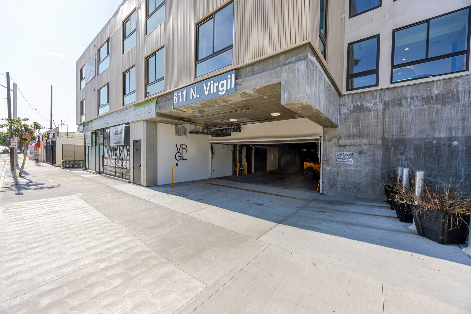 Building Photo - 611 N Virgil Ave