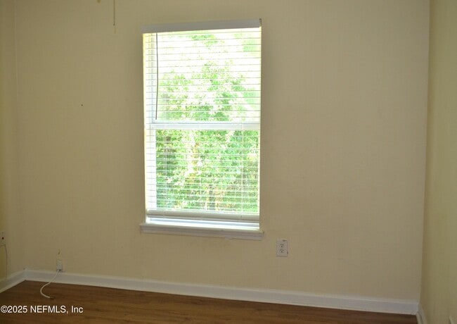 Building Photo - 800 Black Cherry Dr S