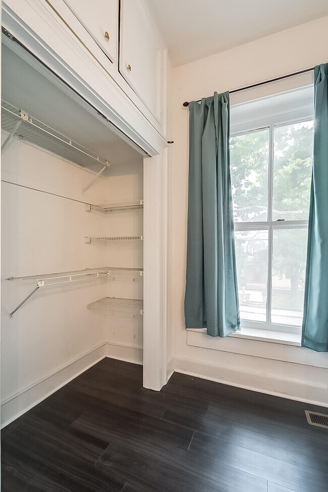 Building Photo - 377 S Upper St