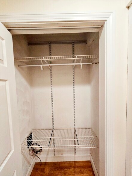 Building Photo - 1803 Beacon St