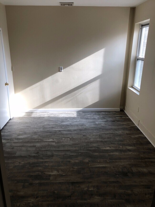 Building Photo - 639 N 12th St