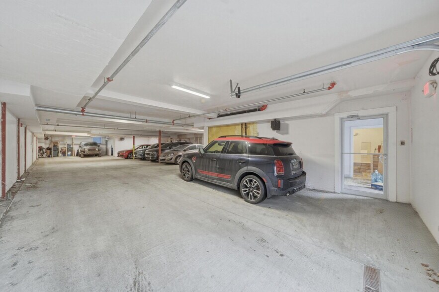 Building Photo - 186 Paris St