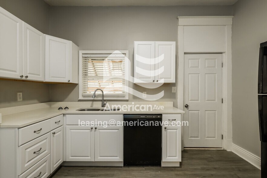 Building Photo - 663 S 38th St