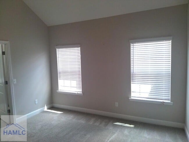 Building Photo - 729 Burke Dr