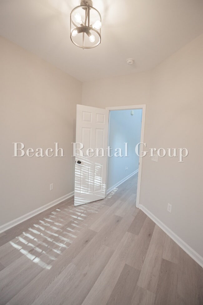 Building Photo - 4 Bedroom in Loris with Screened Patio