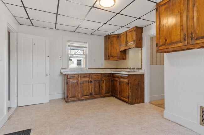 Building Photo - 155 Pond St