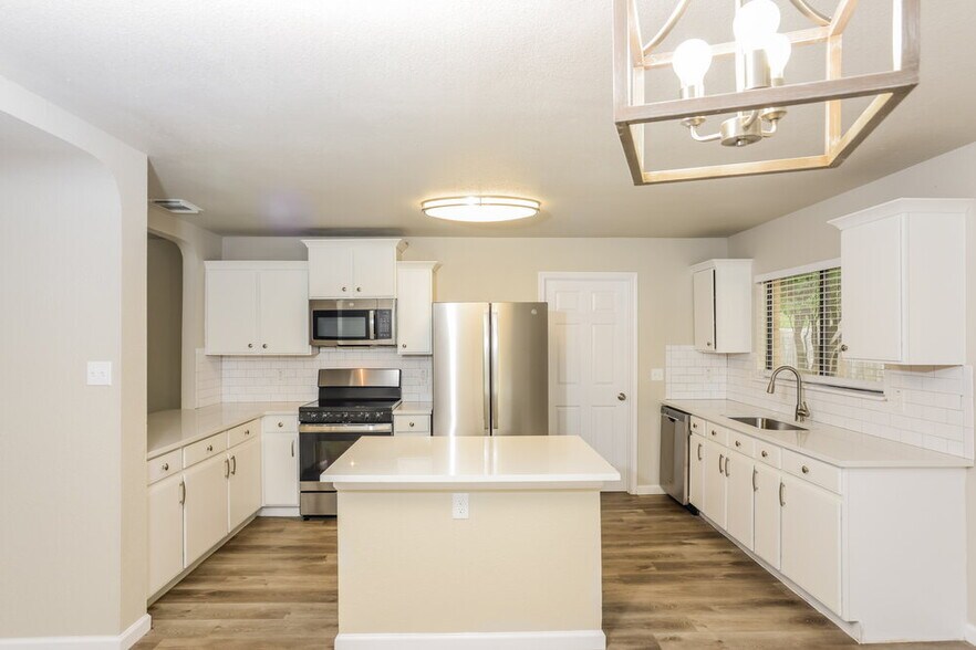 Building Photo - 9124 Gambier Dr