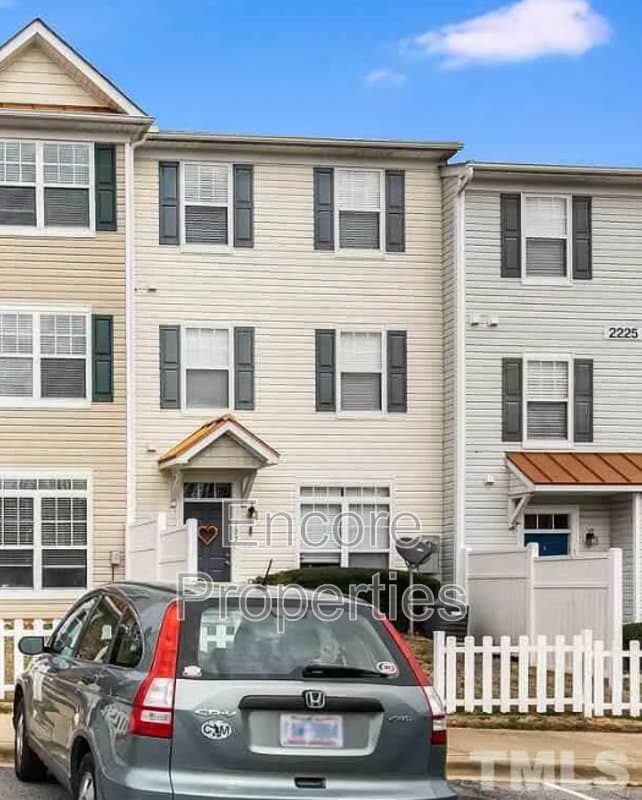 Primary Photo - 2225 Raven Rd