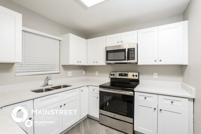 Building Photo - 2120 Rogers Ave