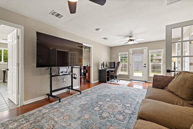 Building Photo - 1007 S Gabriel Dr