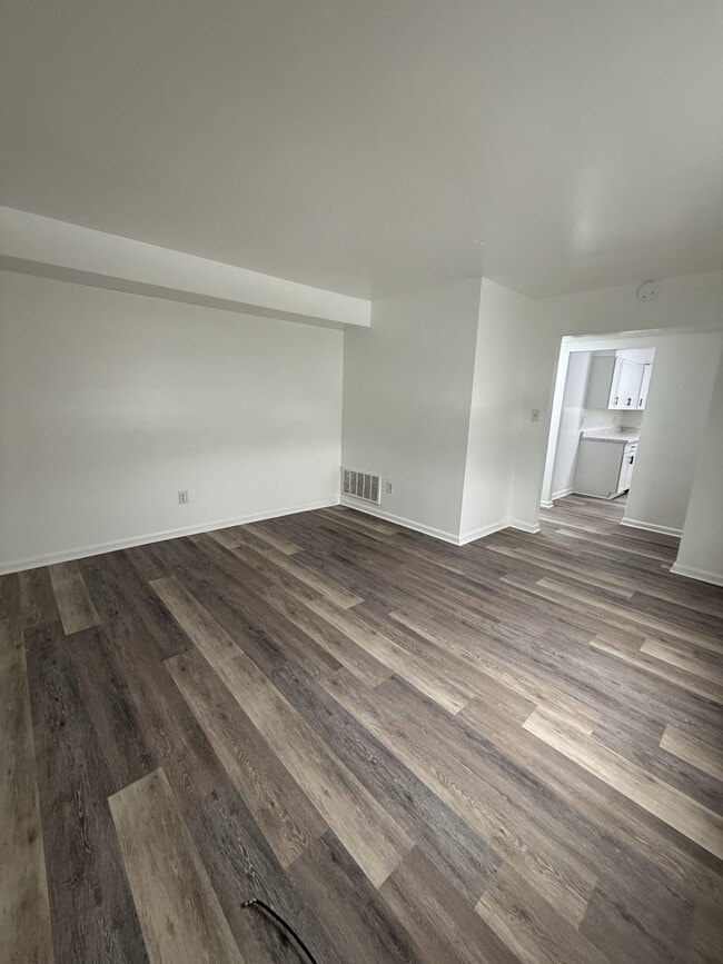 Building Photo - 62 Birchwood Ln