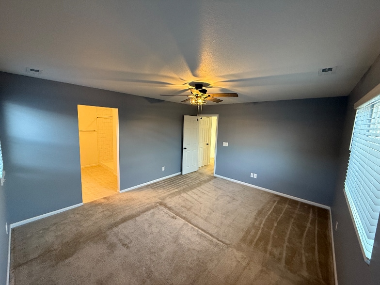 Building Photo - 6074 Donahue Dr