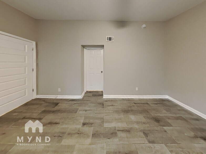Building Photo - 467 Camelot Pkwy