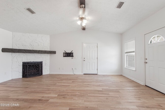 Building Photo - 115 Circle Dr