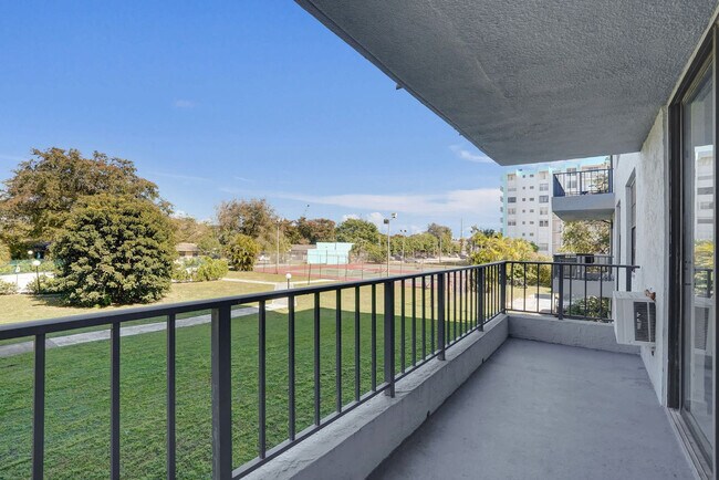 Building Photo - 777 NW 155th Ln