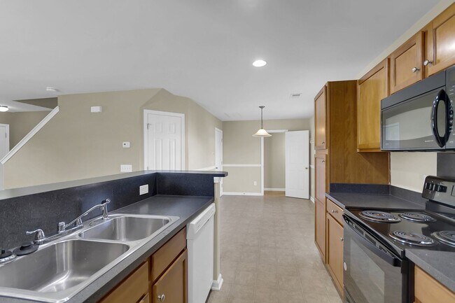 Building Photo - Charming 3BR Home with Private Fenced Backyard in Hunter’s Bend – Move-In Ready!