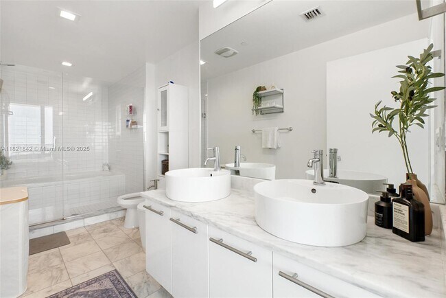 Building Photo - 888 Biscayne Blvd