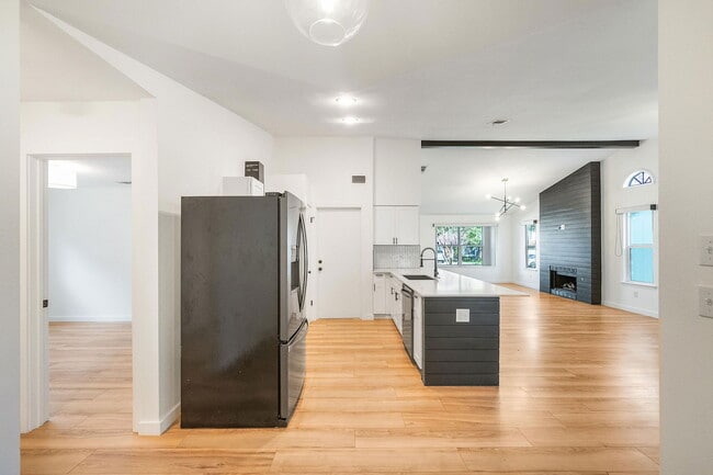 Building Photo - 4707 Alta Loma Dr