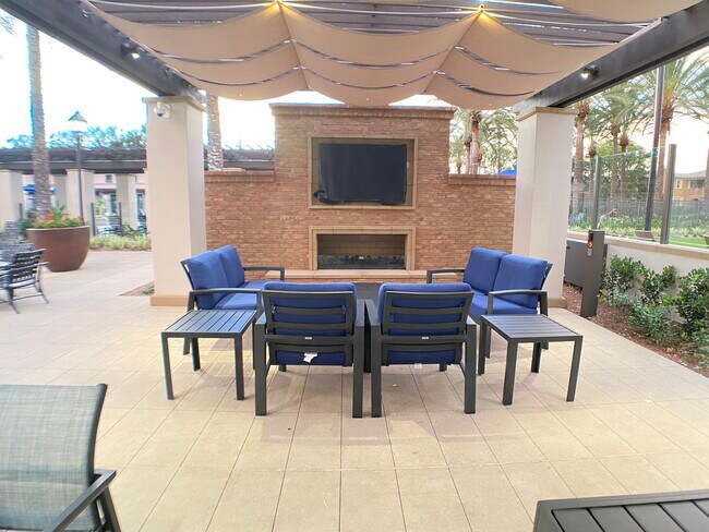 Building Photo - 101 Hallmark