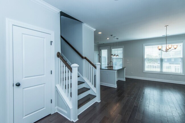 Building Photo - Beautiful Oyster Point Townhome - Mt. Pleasant