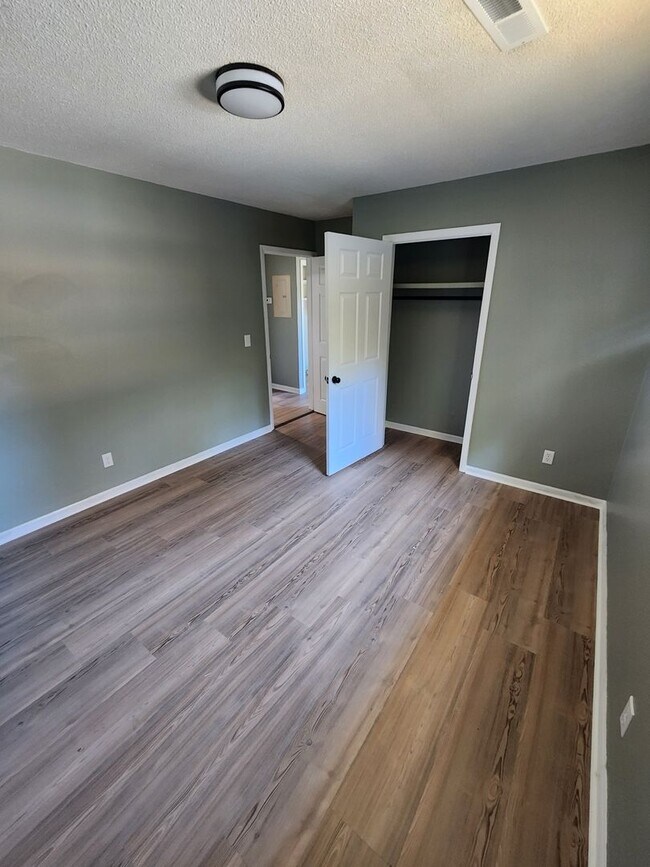 Building Photo - 312 Brookside Dr