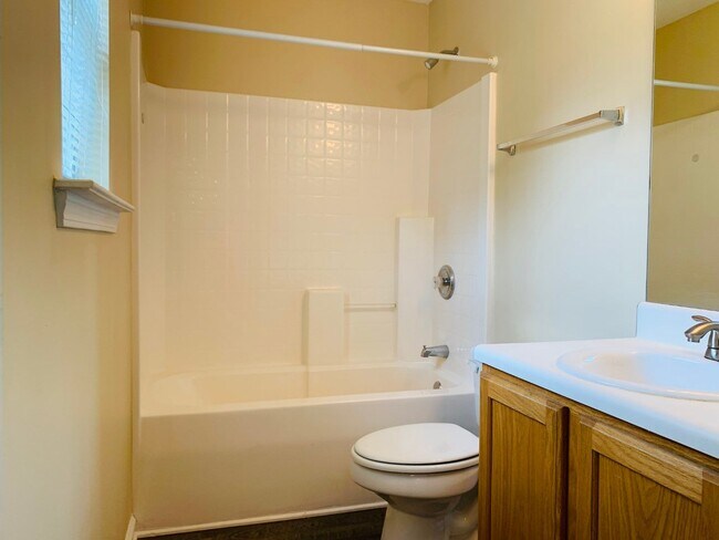 Building Photo - Wow! Newly renovated, new flooring, 1 car ...
