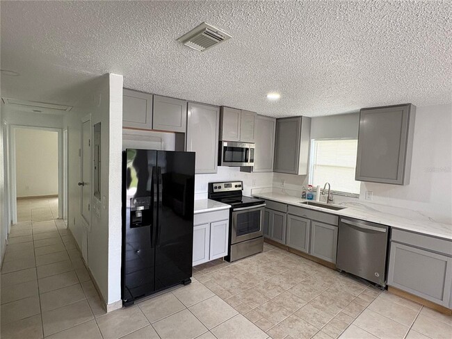 Building Photo - 1053 Scott St