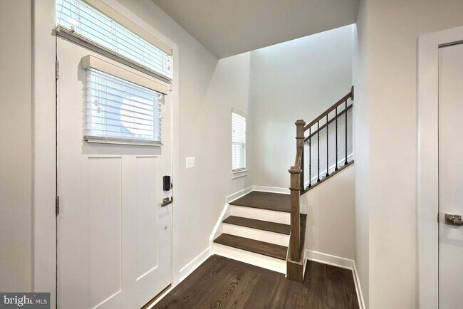 Building Photo - 12 Ervin Dr