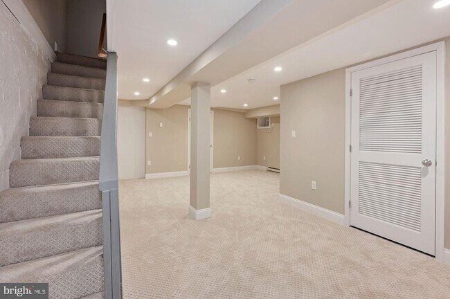 Building Photo - 3808 Veazey St NW