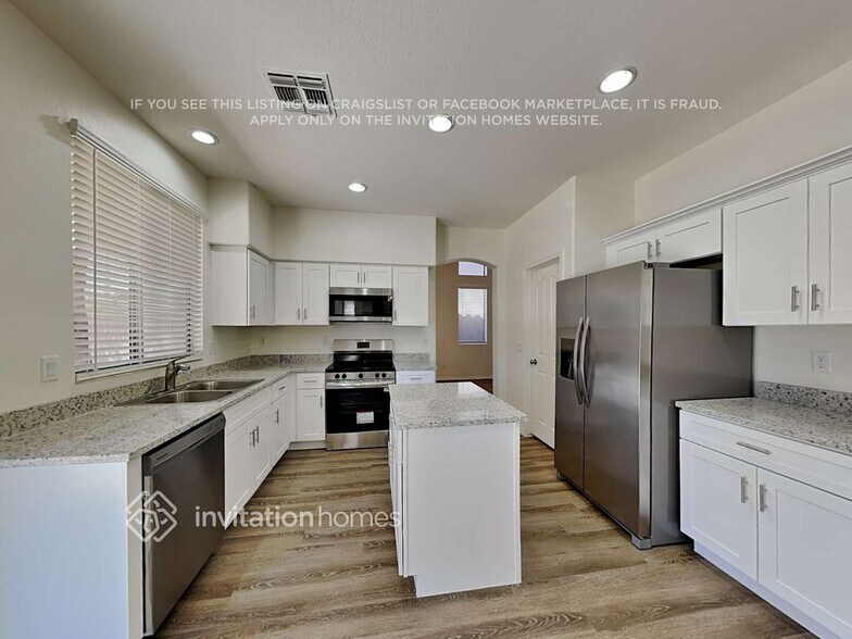 Building Photo - 2903 E Indian Wells Pl
