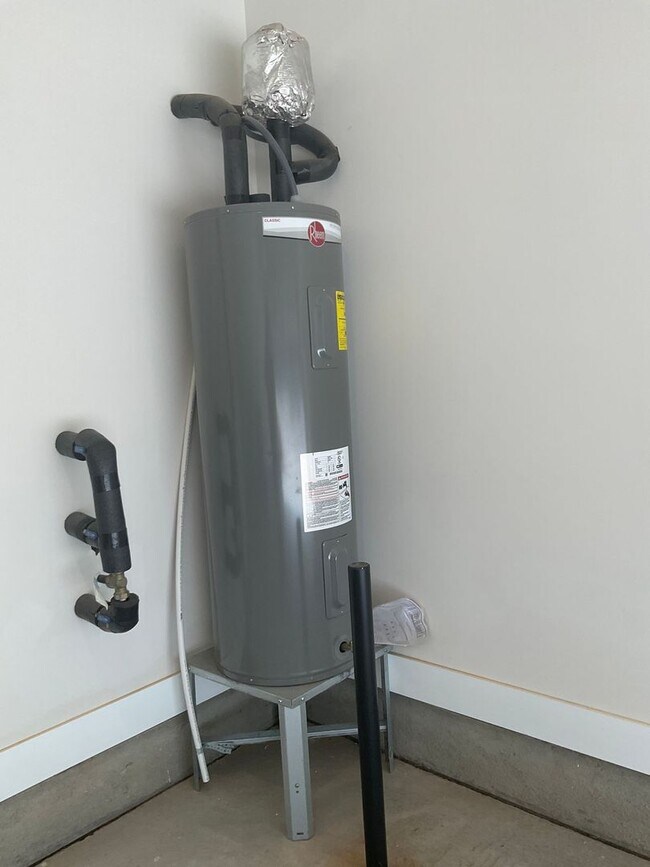 Building Photo - Welcome to this charming two-story townhome in the heart of Belmont, NC.