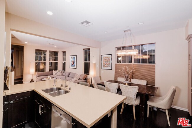 Building Photo - 1245 Wilcox Ave