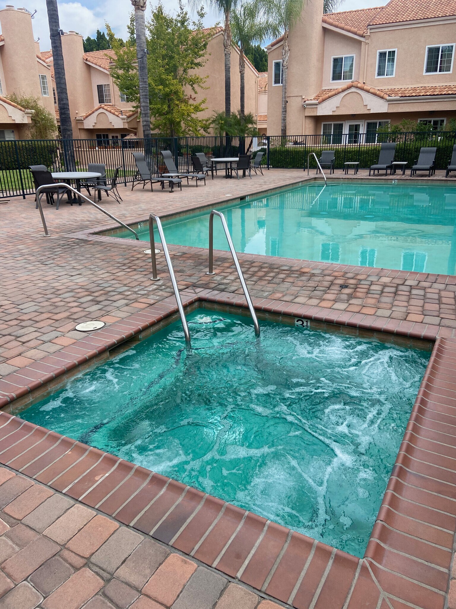 Building Photo - 5200 White Oak Ave