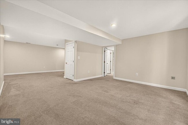 Building Photo - 6430 Bellevue Pl