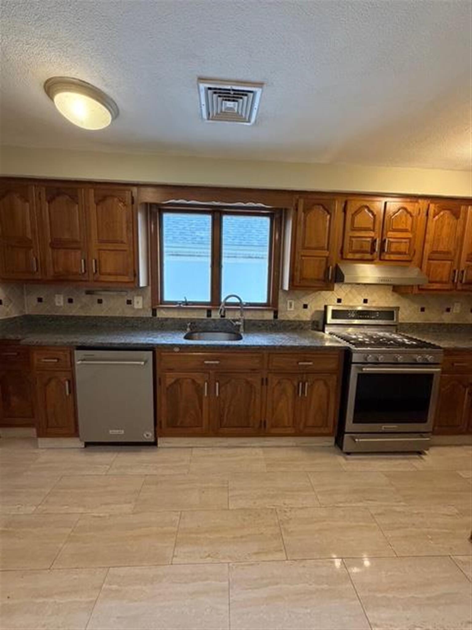 Building Photo - 33 Lafayette St