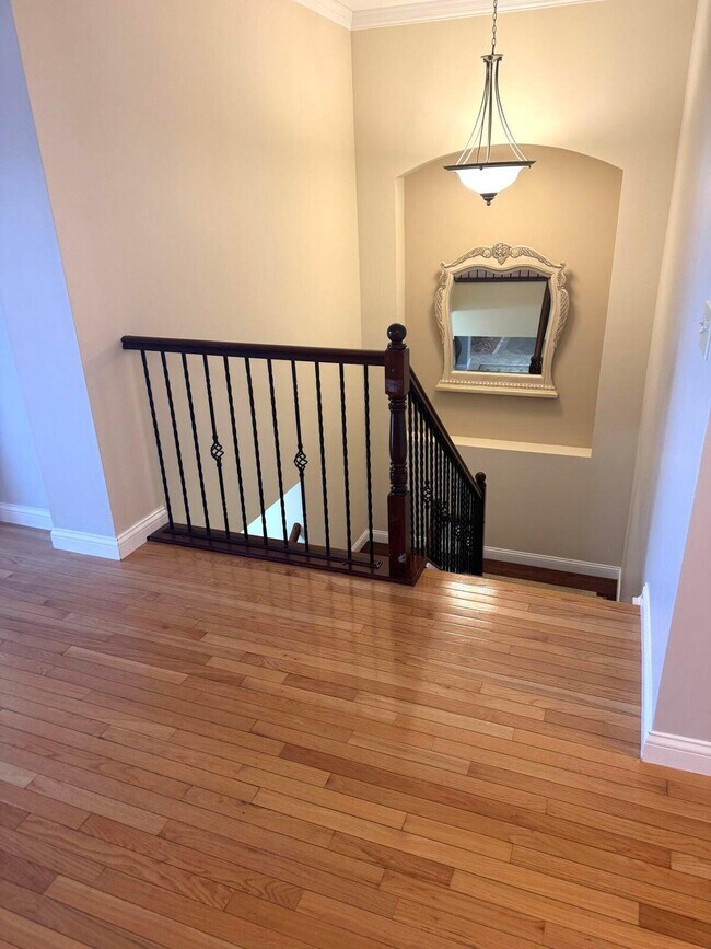 Building Photo - 459 Pinnacle Way