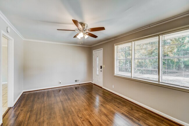 Building Photo - 2515 Ridgewood Rd