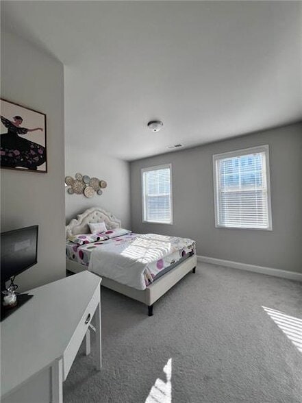 Building Photo - 2085 Manor Pointe Dr