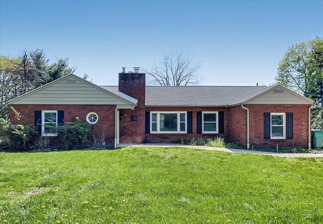 Building Photo - Available Now! Beautiful 3 Bedroom 2 Bath ...